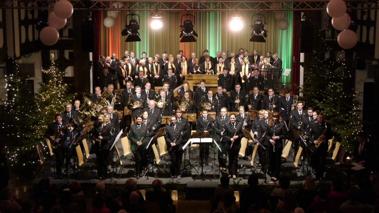 Der Musikzug Heggen unter Leitung von Matthias Pfläging ist bereit, für einen schönen musikalischen Nachmittag. von privat