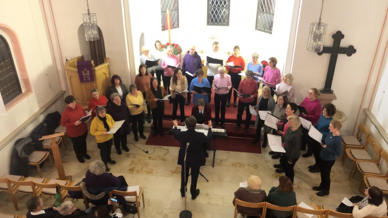 Ein gelungenes Adventskonzert gab der Olper Musikschulchor. von privat