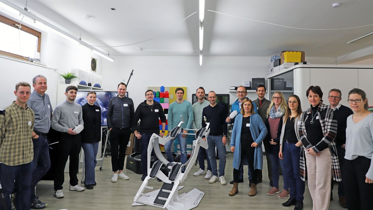 Die Projektträger der Naturprojekte innerhalb der REGIONALE 2025 trafen sich in der Attendorner Infotastic Academy zu einem Runden Tisch rund um digitale Naturerlebnisse. von Johanna Maurer-Pätzold/ Südwestfalen Agentur GmbH