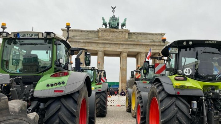 Tausende Bauern protestierten vor dem Brandenburger Tor in Berlin.