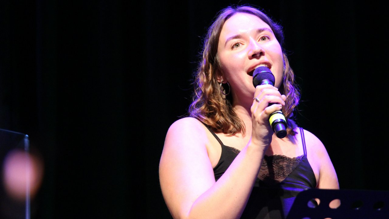 Emma Feil von der Pop-Akademie in Witten wird das Pop-Gospel-Wochenende leiten. von privat