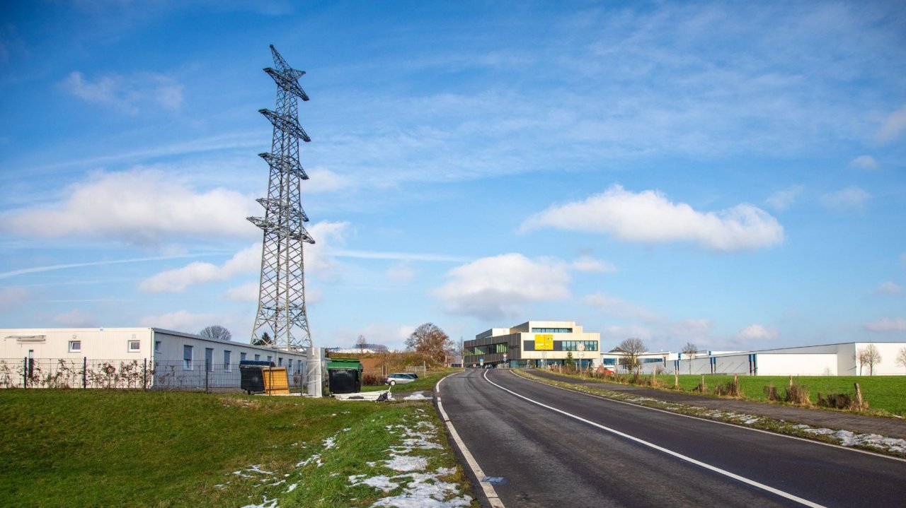 Die Hansestadt Attendorn beschafft einen weiteren Wohncontainer für die Unterbringung von Asylbewerbern. Dieser wird gegenüber dem bereits bestehenden Wohncontainer an der Straße Im Schwalbenohl 59 errichtet. von Hansestadt Attendorn