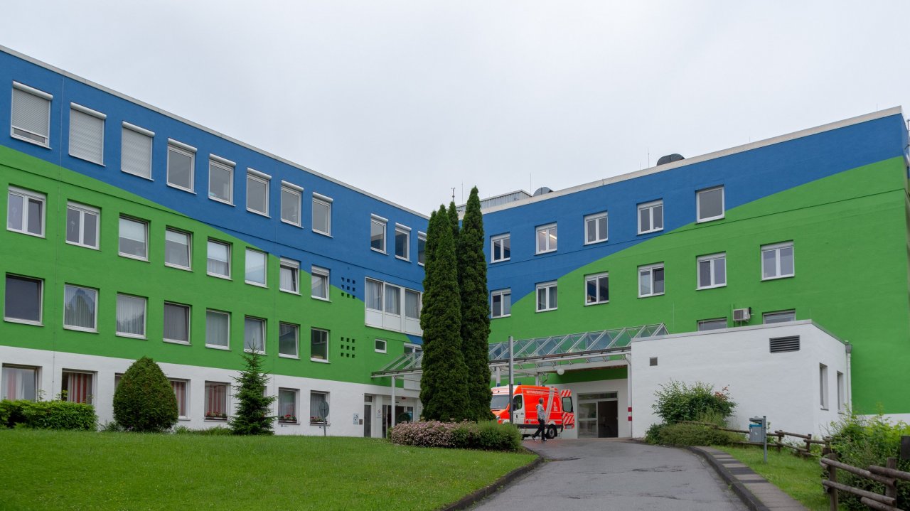 Das St.-Josefs-Hospital in Altenhundem von Nils Dinkel