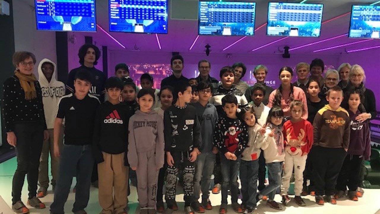 Die Lernpatenkinder des Kinderschutzbundes Olpe besuchten zum Jahresabschluss die Players Lounge in Finnentrop. von privat