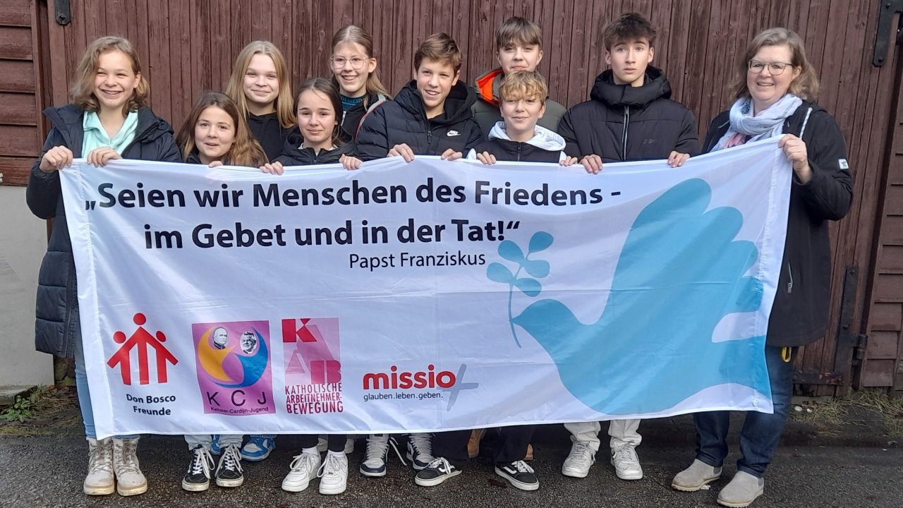 Die Ketteler-Cardijn-Jugend und das Gymnasiums Maria Königin unterstützen den Verein „amigos“ aus Hamburg. von privat