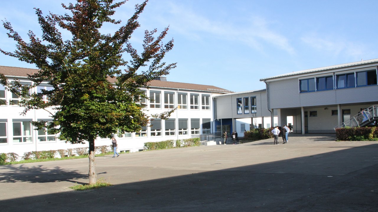 Die Janusz-Korczak-Schule in Grevenbrück: In der Vorweihnachtszeit haben sich die Schüler für den guten Zweck engagiert - und sammelten dank verschiedener Aktionen 860 Euro. von privat