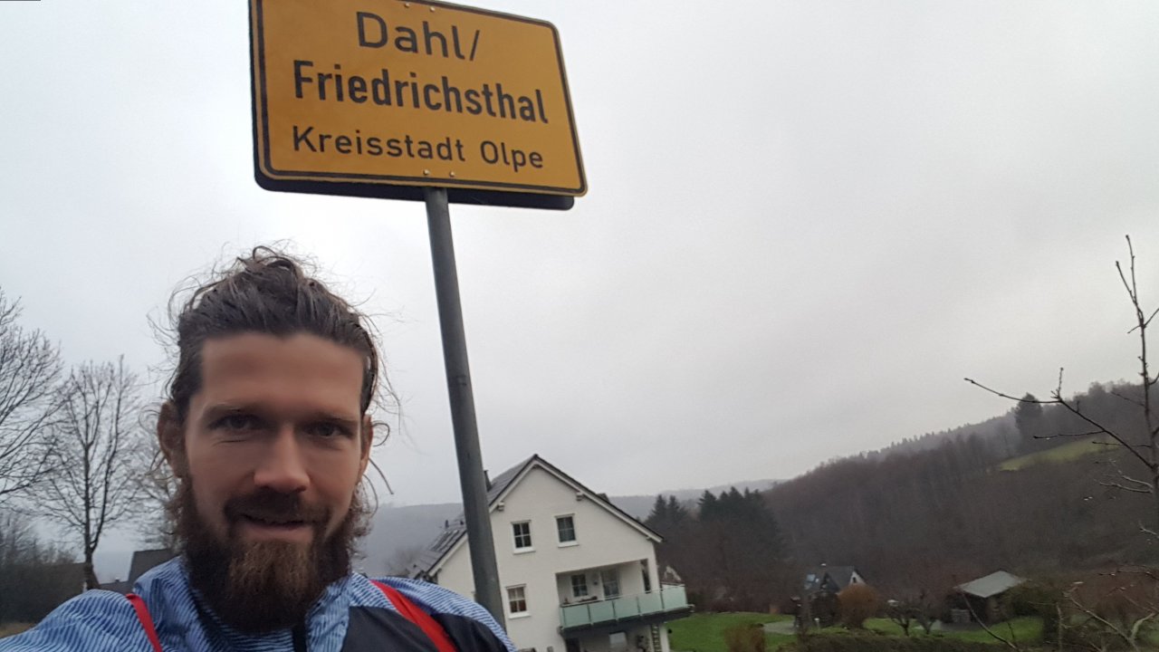 Sebastian Vollmers aus Dahl läuft alle 486 Straßen im Olper Stadtgebiet ab. von privat