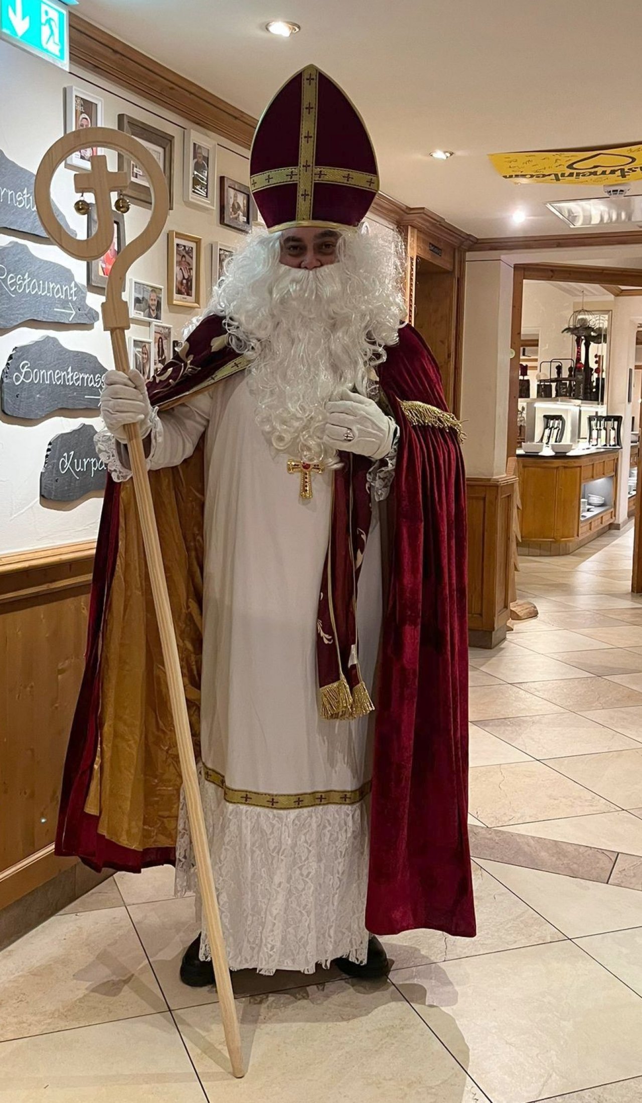 Jedes Jahr aufs Neue erfreut Gabriel Bazaga Mena Gäste und Freunde als Nikolaus. von privat
