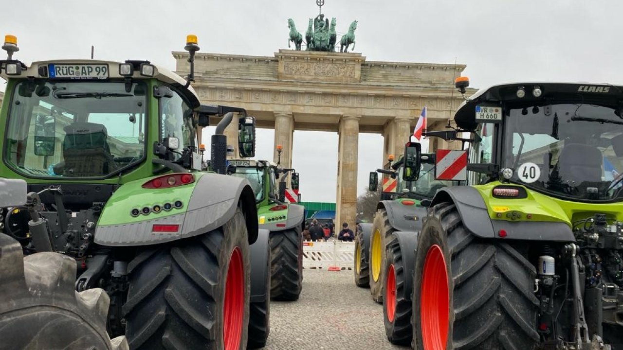 Landwirte planen aus Protest großen Traktor-Konvoi durch Siegen
