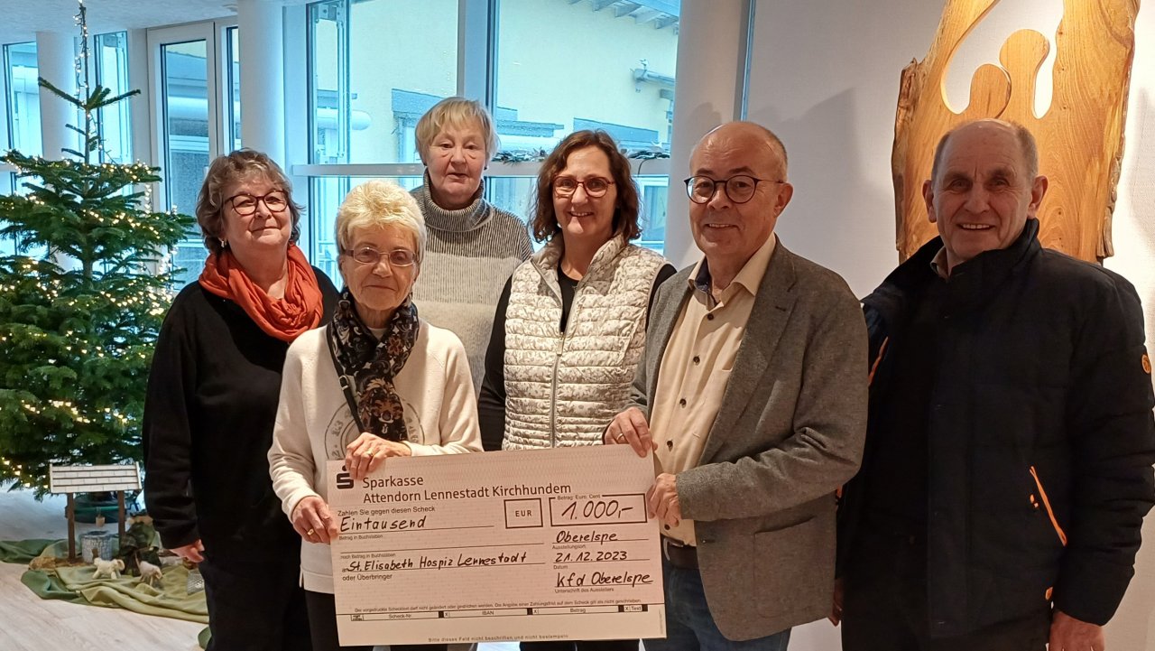 Spendenübergabe im St.-Elisabeth-Hospiz: (v.l.) Doris Krengel, Karin Schmidt, Sabine Schulte-Herzog, Claudia Vollmer,  Martin Schäfer und Alfons Heimes. von privat