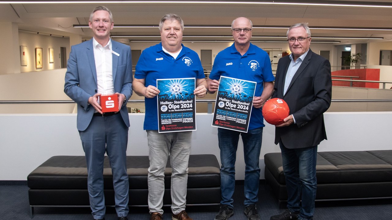 Björn Scheper, Uwe Schneider, Andreas Hilgefort und Joachim Schlüter (von links) freuen sich auf den Hallen-Stadtpokal. von privat