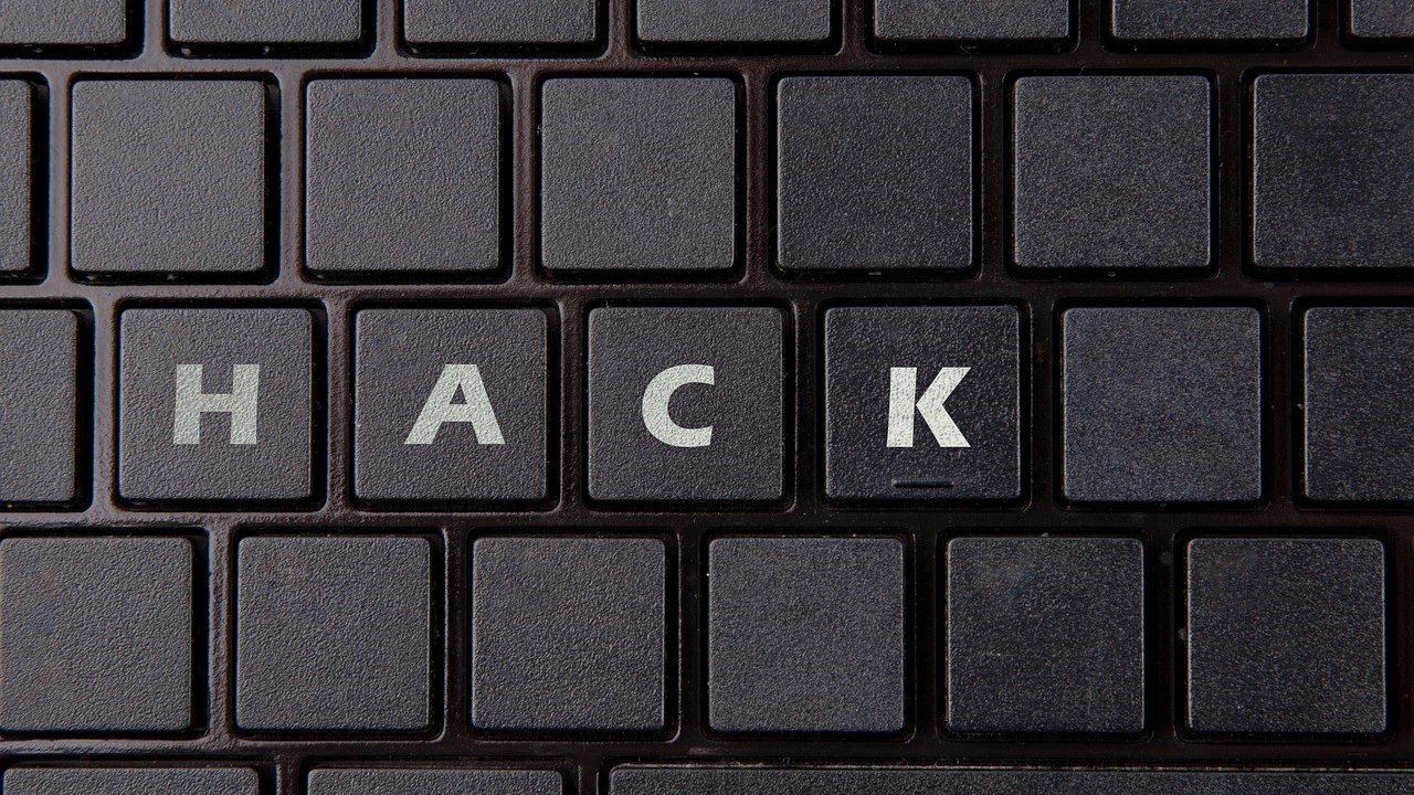 Symbolfoto Cyberkriminalität, Hacker von Pixabay.com