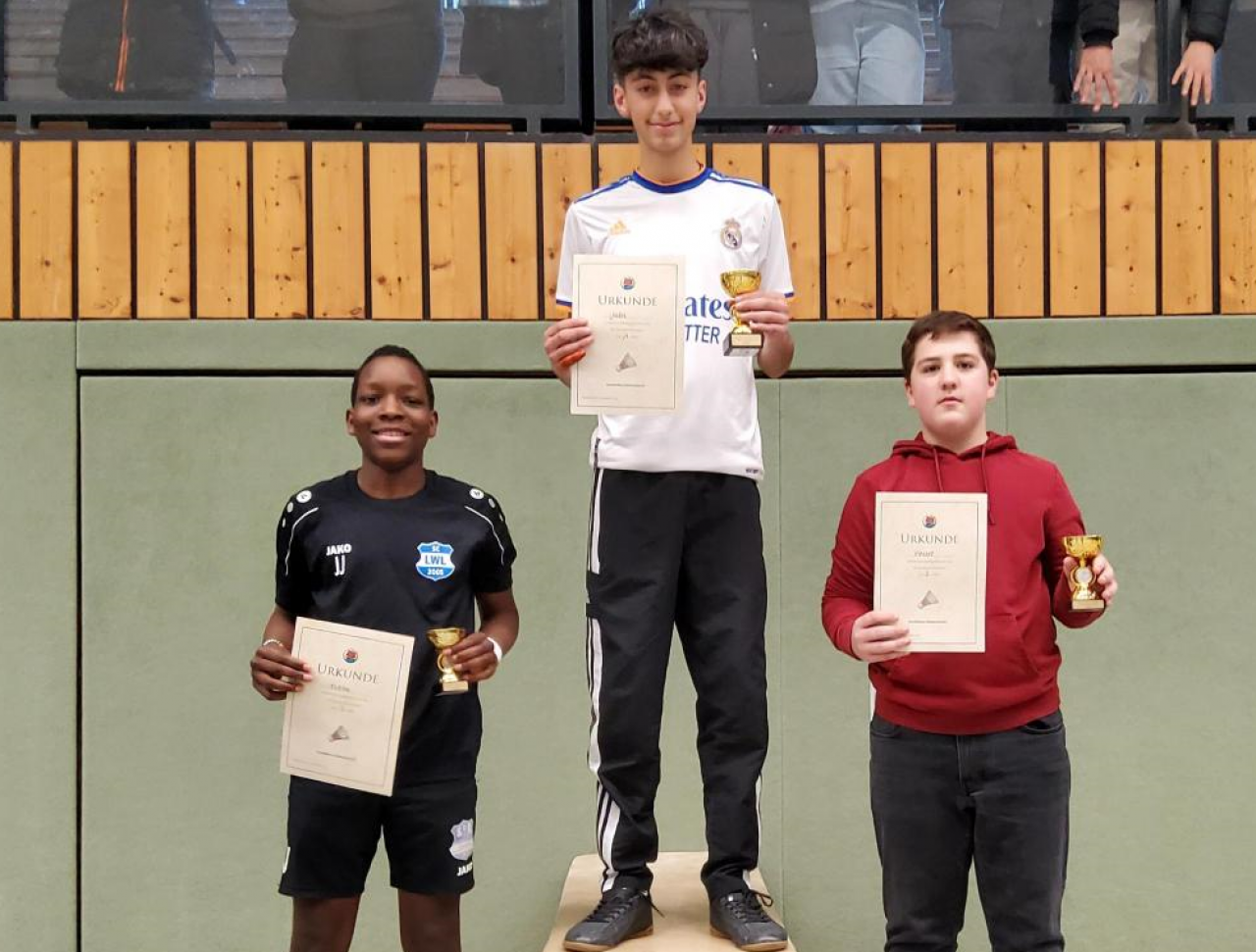 Die Sieger bei den Jungs aus dem Jahrgang 9 und 10. Ganz oben auf dem Treppchen steht Malik Asan, von privat