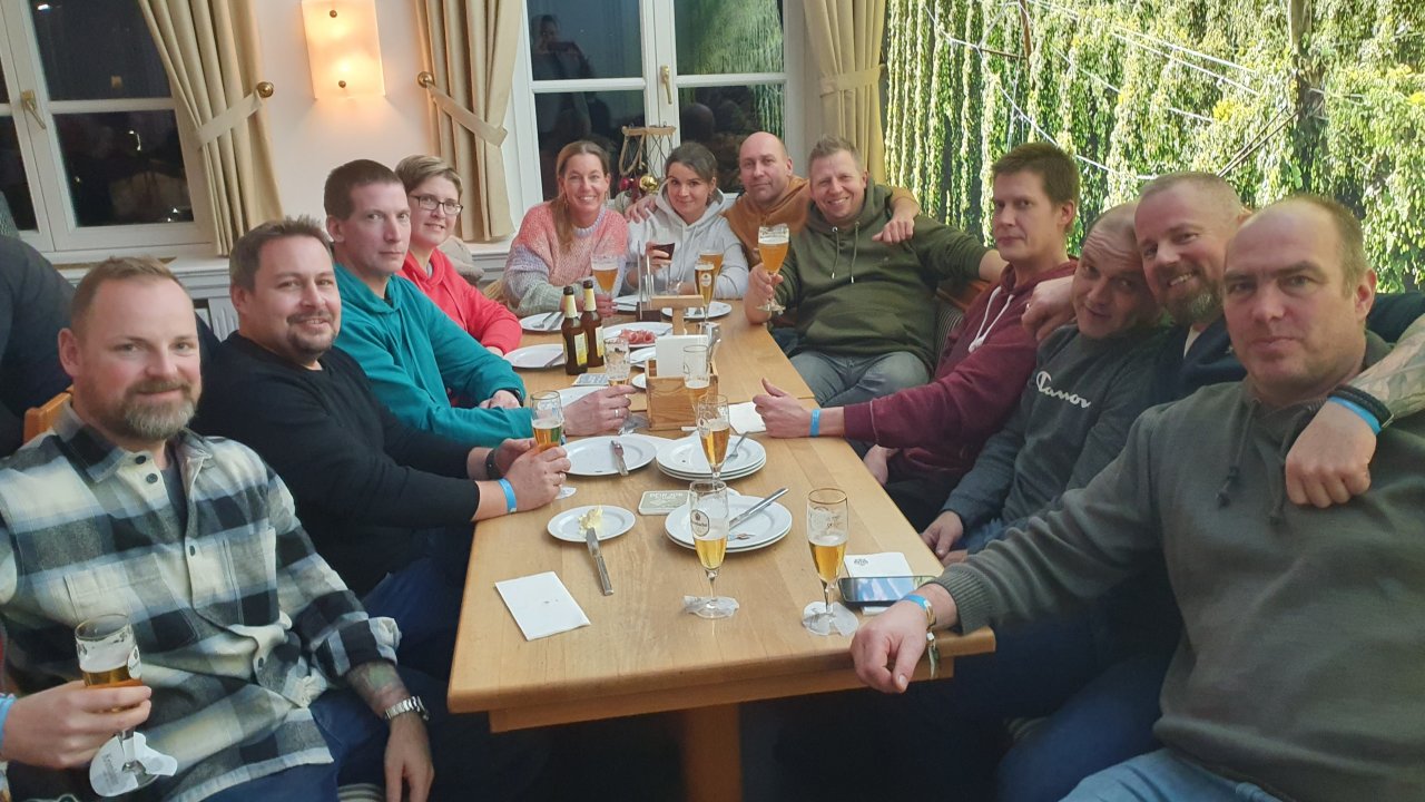 Der Stammtisch Mövenpick löste seinen Gutschein der Club-Challenge ein und war am 30. Dezember in der Braustube in Krombach. von privat
