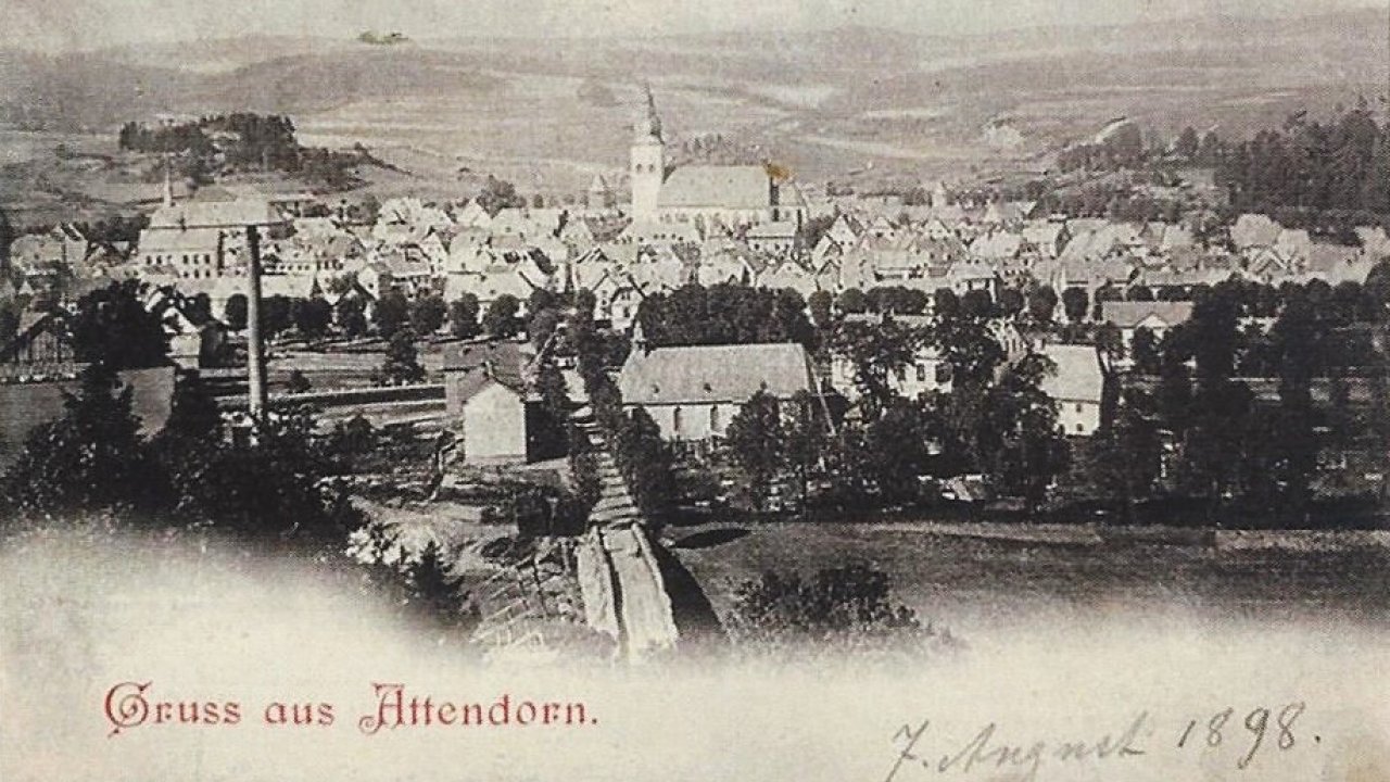 Die Postkarte zeigt Attendorn 1898, vom Rappelsberg gesehen von Postkarte: Theodor Frey, Stadtarchiv Attendorn