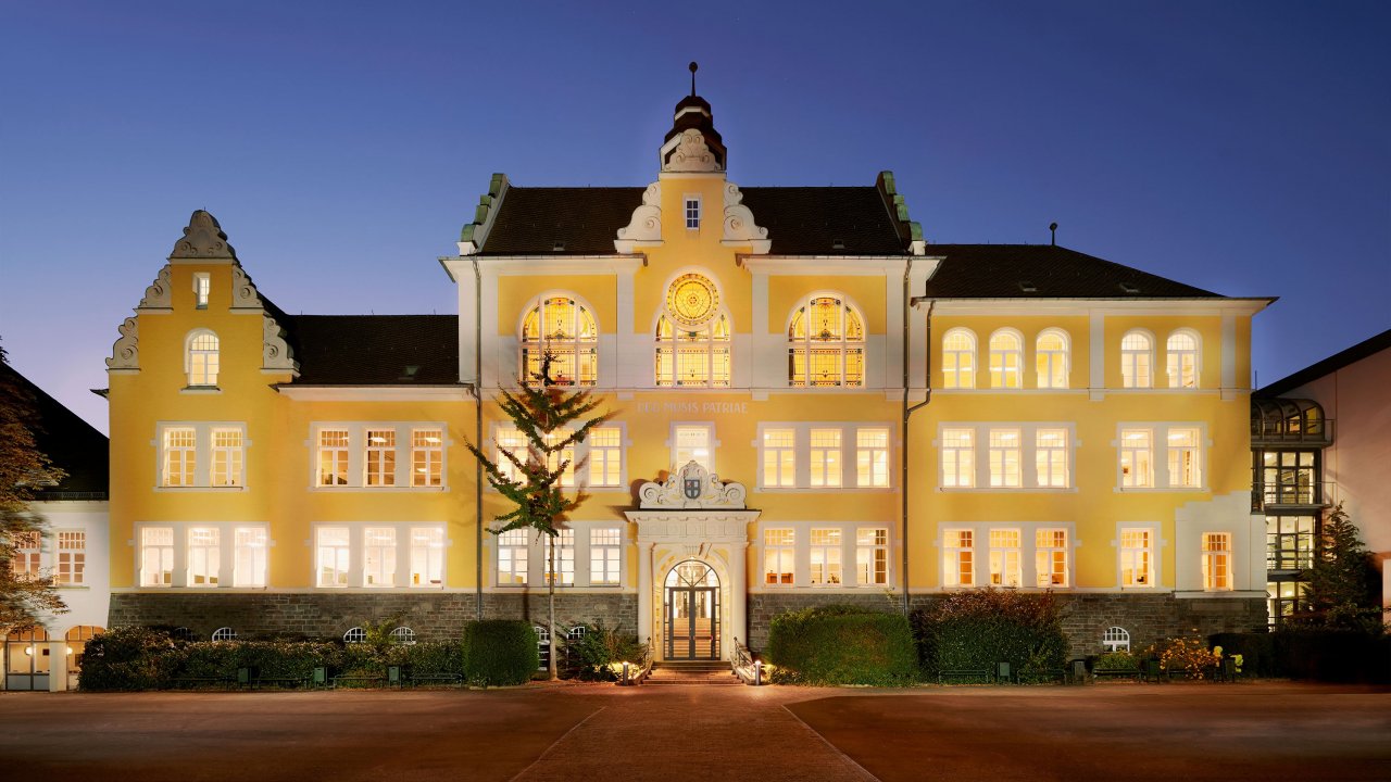 Das Rivius Gymnasium in Attendorn. von Björn Bernhardt - Monokultur-Studio