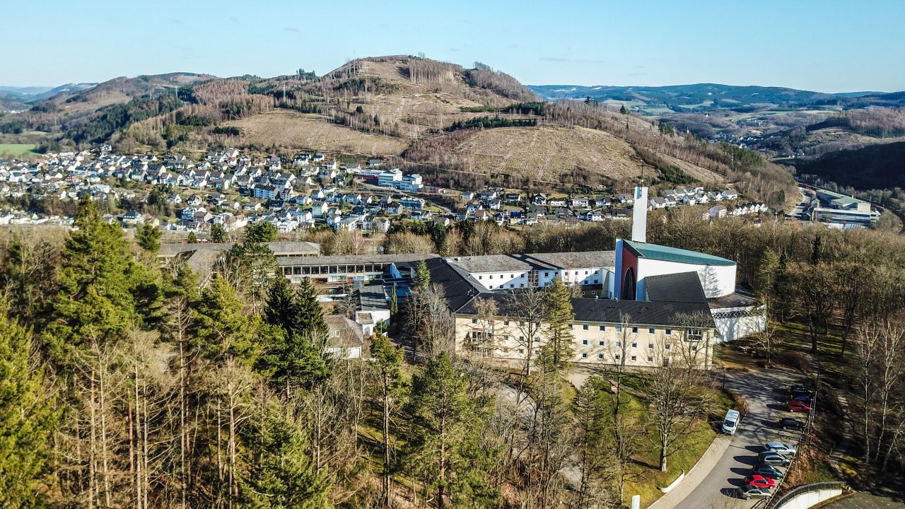 Symbolfoto: Das Gymnasium Maria Königin. von Nils Dinkel