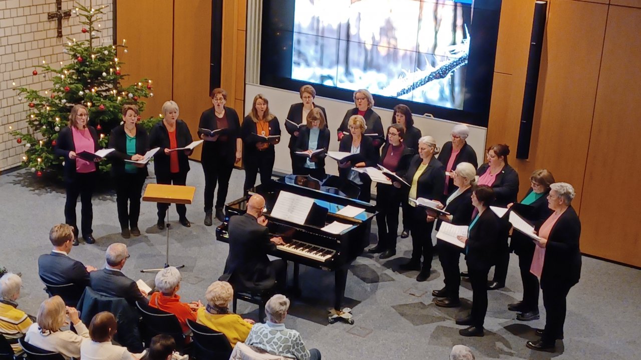 Impressionen vom Dreikönigskonzert im Rathaus in Altenhundem - hier der Chor Cantiamo. von Stadt Lennestadt
