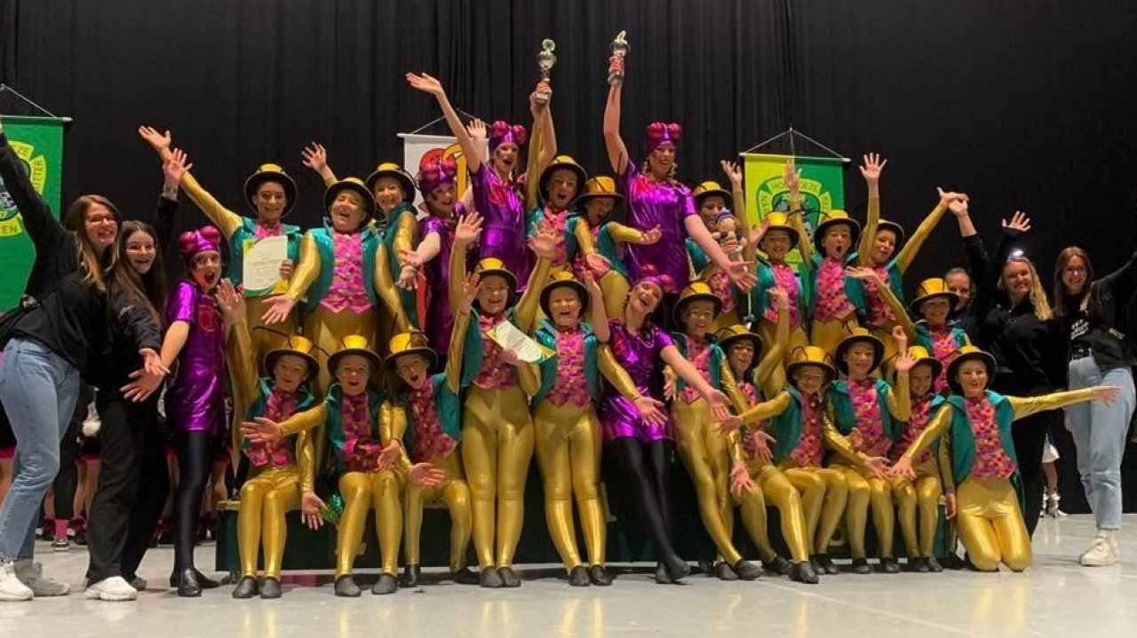 Die Biggesterne der Karnevalsgesellschaft Attendorn erreichte den dritten Platz beim Tanzturnier in Düren. von privat