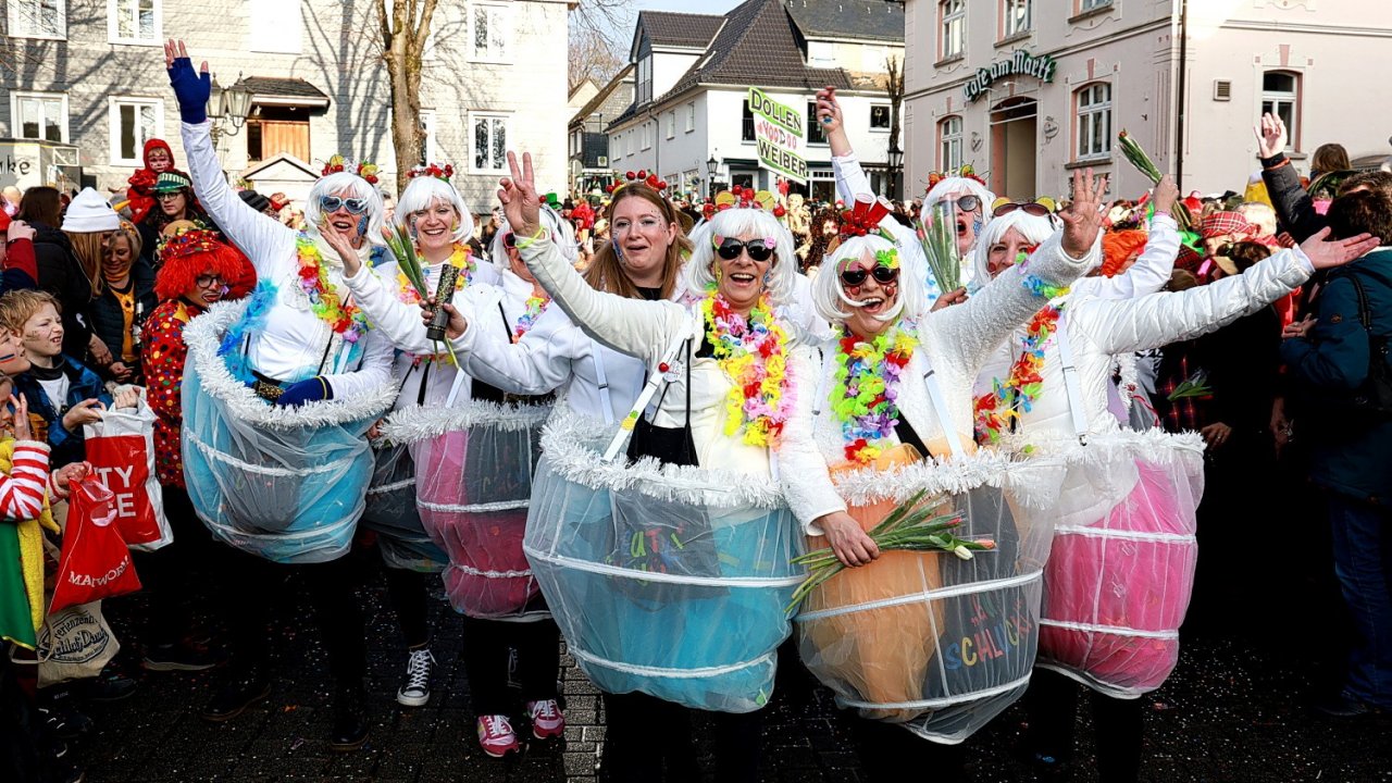 Impressionen vom Karnevalsumzug an Weiberfastnacht 2023 in Drolshagen. von Thomas Fiebiger
