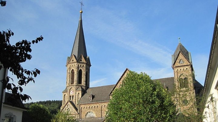 Ein Gedenk-Gottesdienst findet in der St.-Bartholomäus-Kirche in Meggen statt.