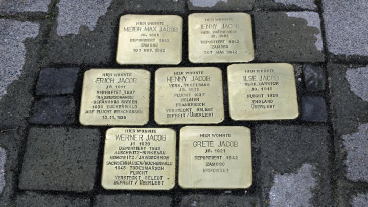 In Lenhausen erinnern Stolpersteine an die Mitglieder der jüdischen Familie Jacob.