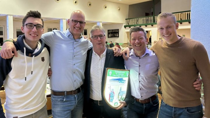 Stehende Ovationen für Ehrenvorstandsmitglied Mario Zelaso