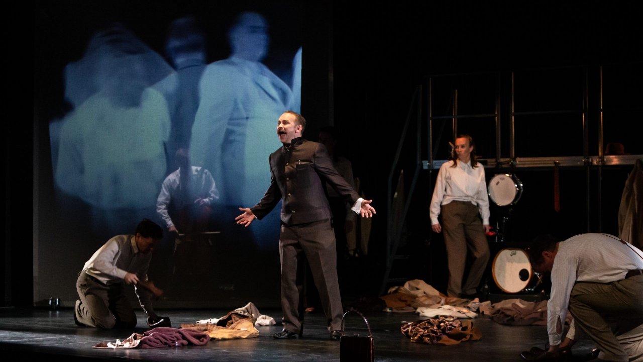 Die Reise der Verlorenen wird im Theater der Stadt Lennestadt gezeigt. von Bo Lahola