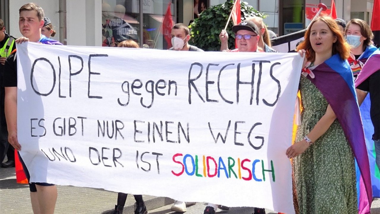 Archivfoto: Eine Demonstration der Initiative „Olpe gegen Rechts“. von Sigrid Mynar