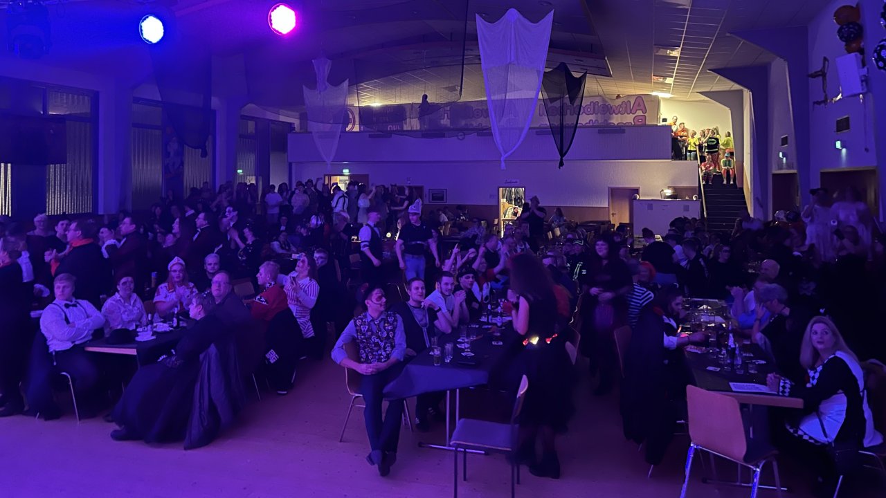 In der Schützenhalle treffen sich wieder die Brachtser Jecken, um Karneval zu feiern. von privat