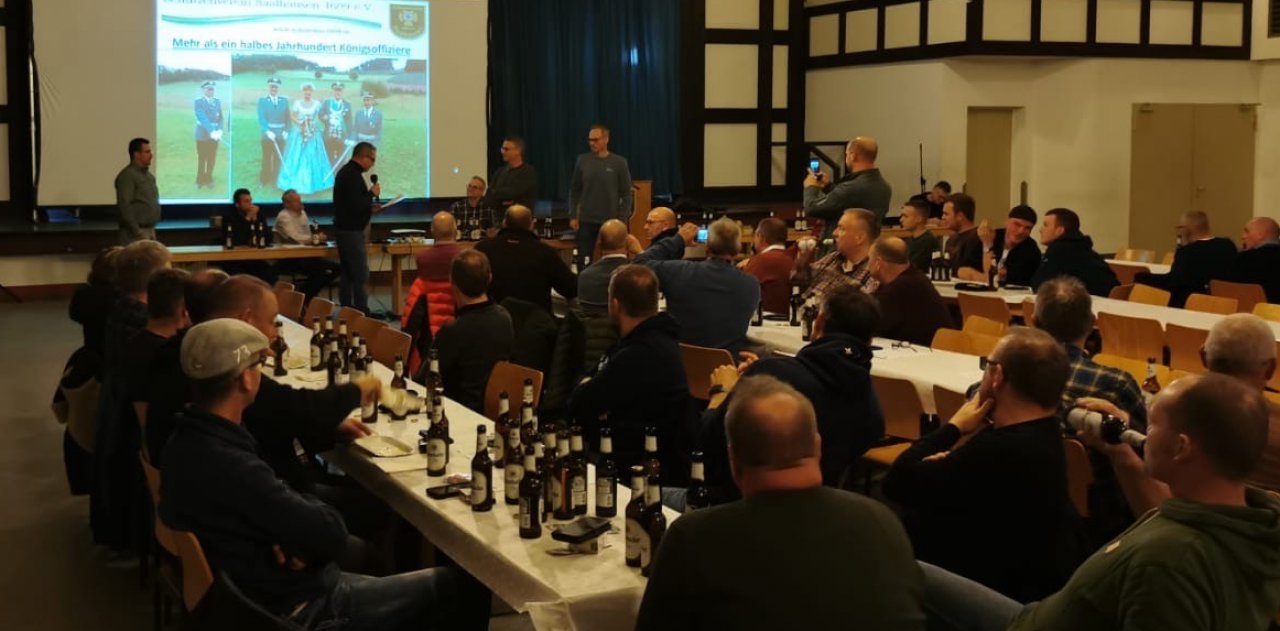 Versammlung beim Schützenverein Saalhausen. von privat