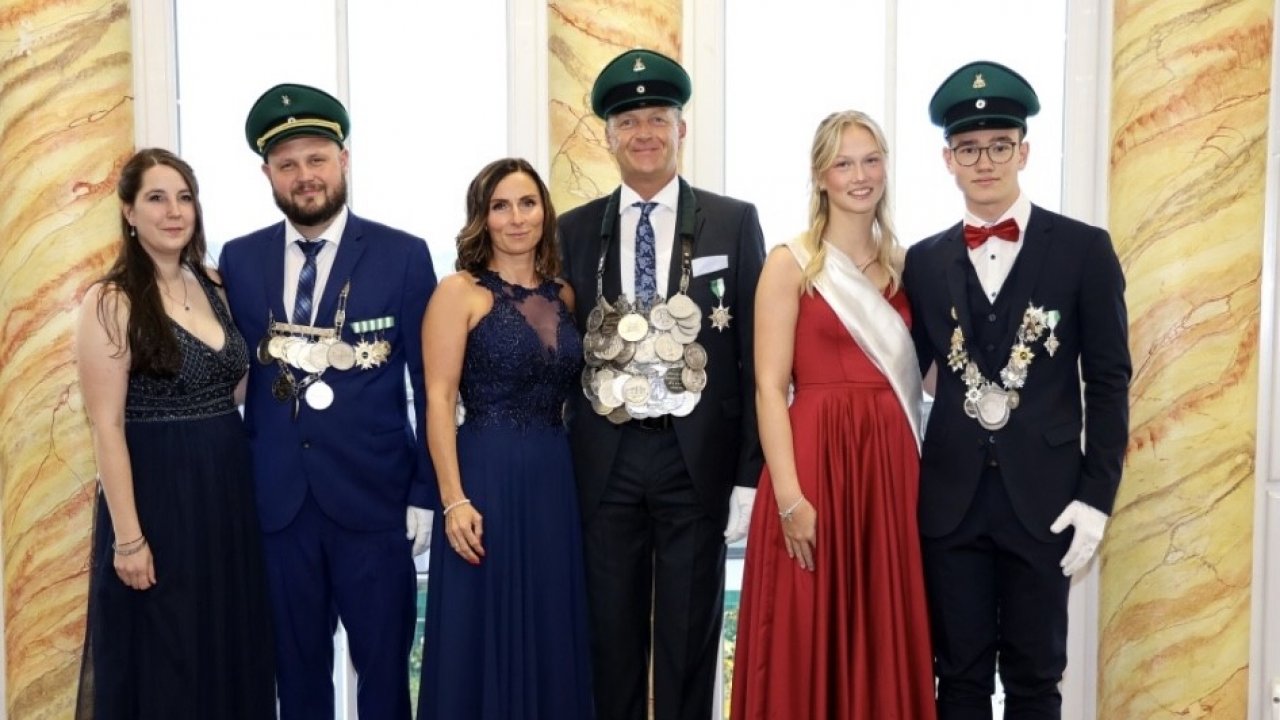 Die amtierenden Majestäten des Schützenvereins Rüblinghausen. von privat