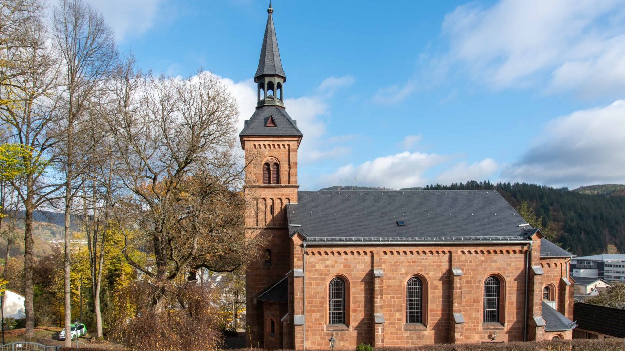 Im Gemeindezentrum En-Nest, das bei der evangelischen Kirche in Altenhundem liegt, findet wieder eine Kirche Kunterbunt statt. von Nils Dinkel