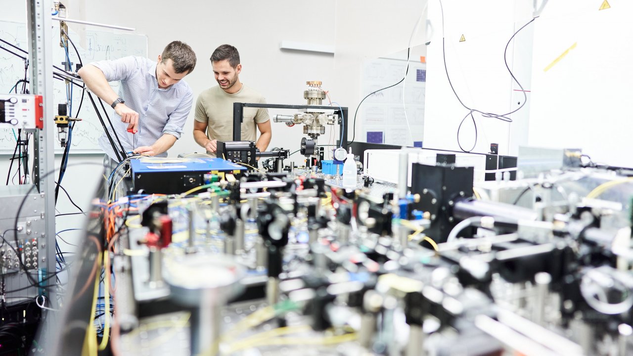 Die eleQtron GmbH aus Siegen entwickelt Quantencomputer mit enormer Rechenleistung. von eleQtron GmbH