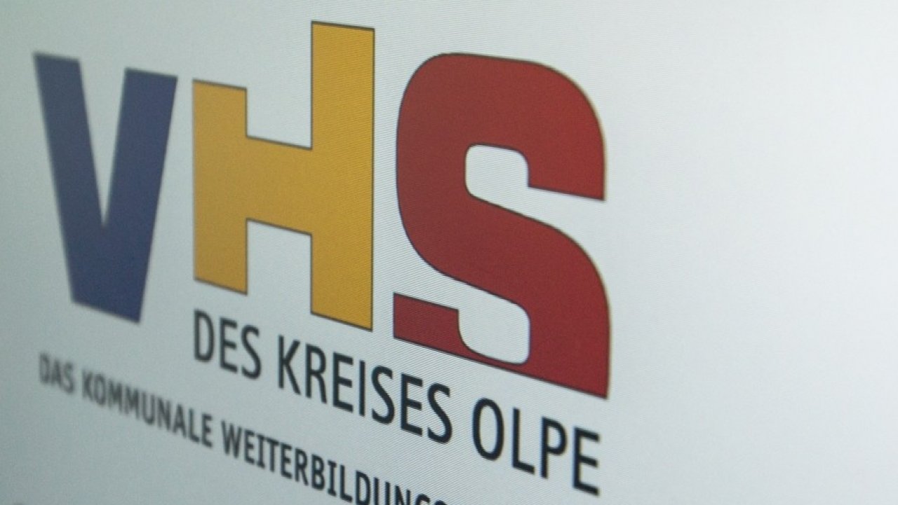 VHS Olpe, Volkshochschule, Logo, Symbol, Kurse, von Nils Dinkel
