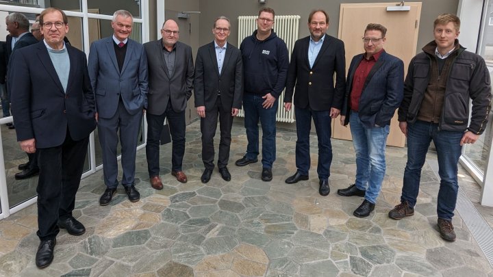 Von links: Christian F. Kocherscheidt (EJOT), Klaus Gräbener (IHK Siegen), Reiner Jung (Agrodur...