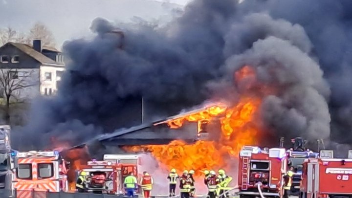 Brand auf Firmengelände BSD - Wald & Holz in Fehrenbracht.
