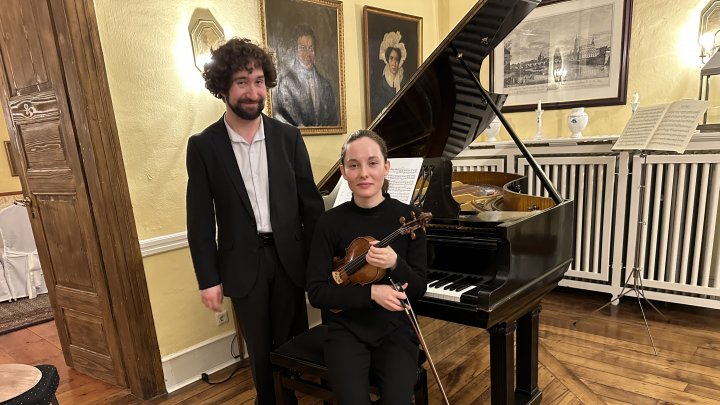 Marie Carrière (Violine) und José Navarro (Klavier).
