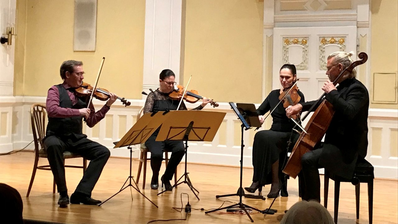 Ulrich Isfort (1. Violine), Annette Reisinger (2. Violine), Aida-Carmen Soanea (Viola) und Matthias Diener (Violoncello) faszinieren das Publikum. von privat