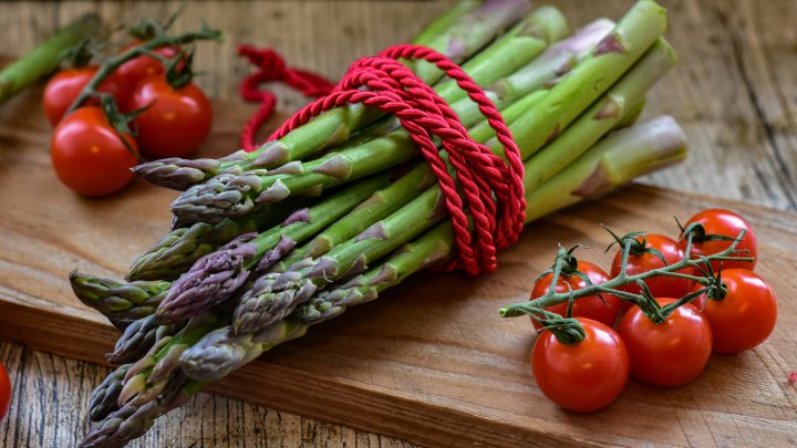 Endlich - die Spargelzeit startet wieder! Was ihr aus dem gesunden und leckeren Gemüse alles zaubern könnt, das zeigt euch Melli Heuel in einem Spargel-Special hier bei LokalGenuss. by pixabay