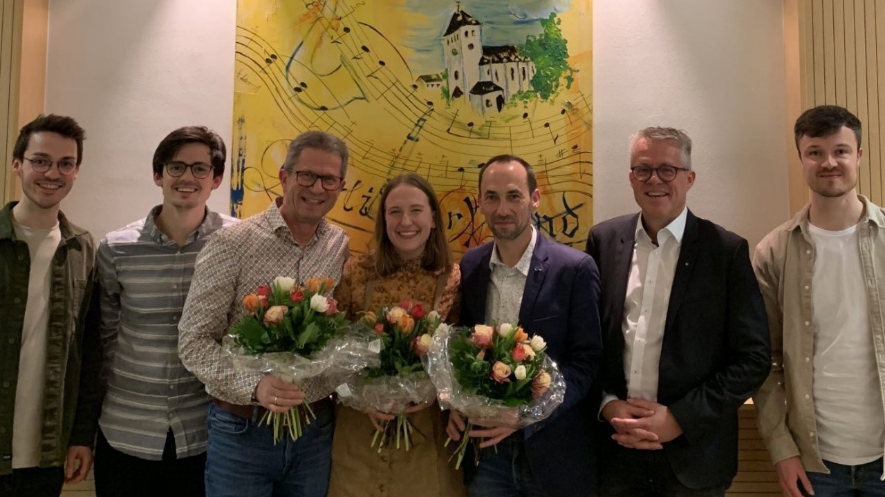 Vorstand und Jubilare des Musikvereins Gerlingen (von links): Tobias Tautz (2. Vorsitzender), Felix Dornseifer (Kassierer), Peter Clemens (50 Jahre), Kirsten Dornseifer (10 Jahre), Marc Siewer (10 Jahre Dirigent), Lars Büdenbender (1. Vorsitzender) und Christopher Stettner (Schriftführer). Es fehlt: Lea Wurm (20 Jahre). von privat
