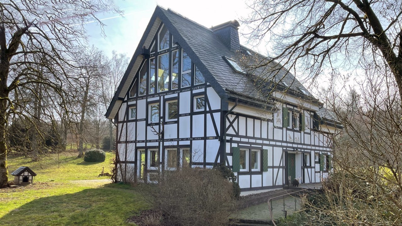 Dieter Mennekes erwarb das Haus von 1936 im Jahr 1982 und renovierte die Immobilie komplett. Seit seinem Tod 2020 wird das Haus nur selten genutzt. von Tine Schmidt