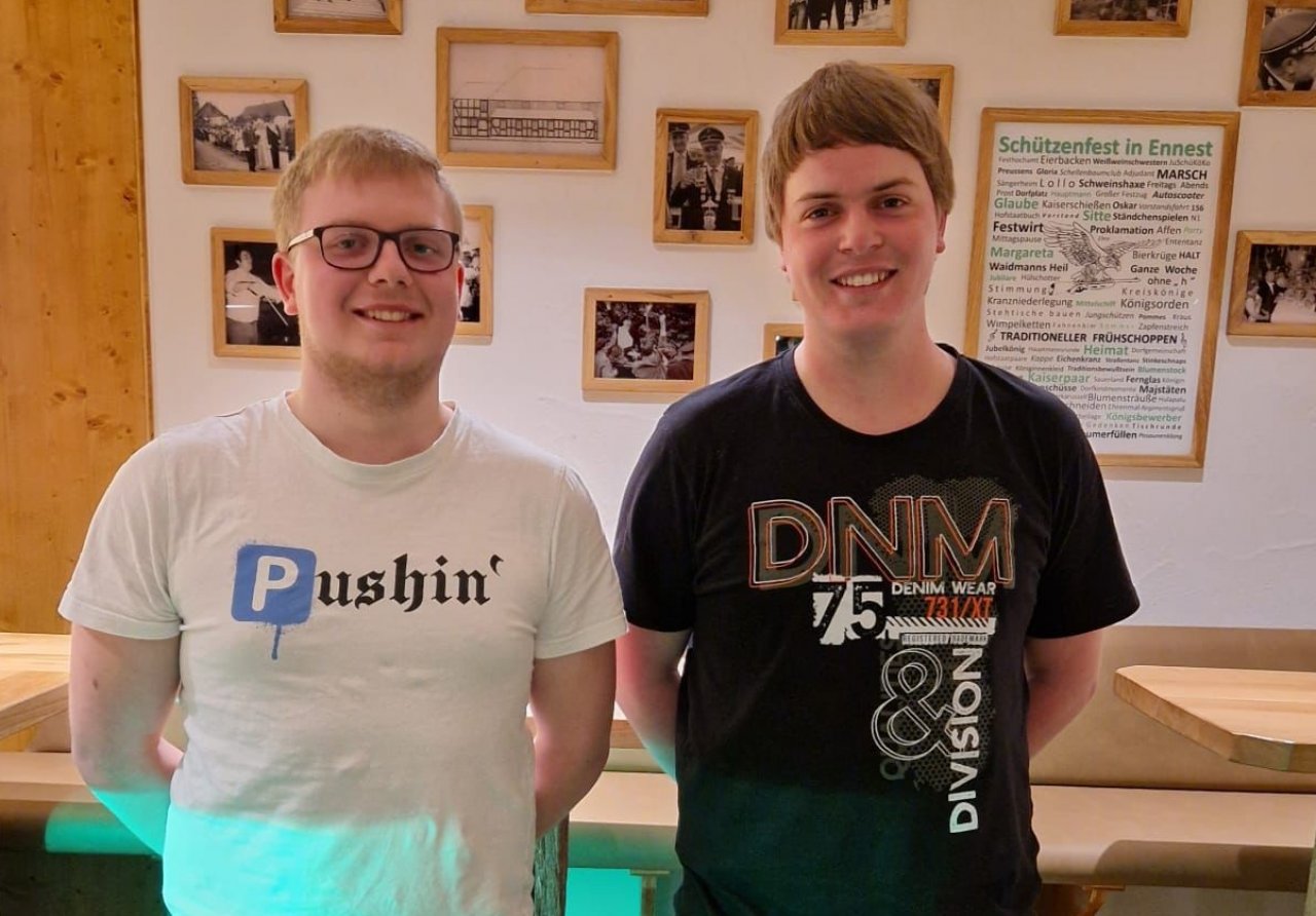 Der neue Jungschützenhauptmann Max Heß (l.) und sein Vorgänger Kilian Vogt. von privat