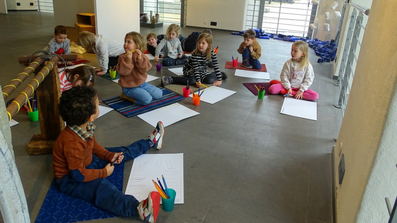 Konzentriert und interessiert gehen die Kinder zu Werke. von privat
