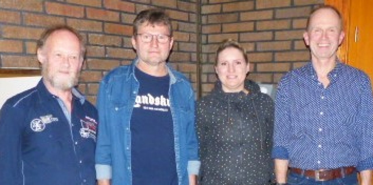 Thomas Brüggemann (l.) und Dirk Gehle (r.) mit den neuen Vorstandsmitgliedern Roland Krahn und Jennifer Elbert. von privat