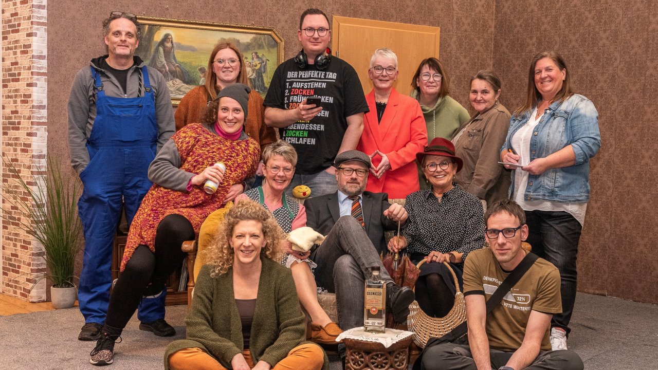 Die Akteure der Sauerländer Volksbühne freuen sich auf die fünf Aufführungen. von privat