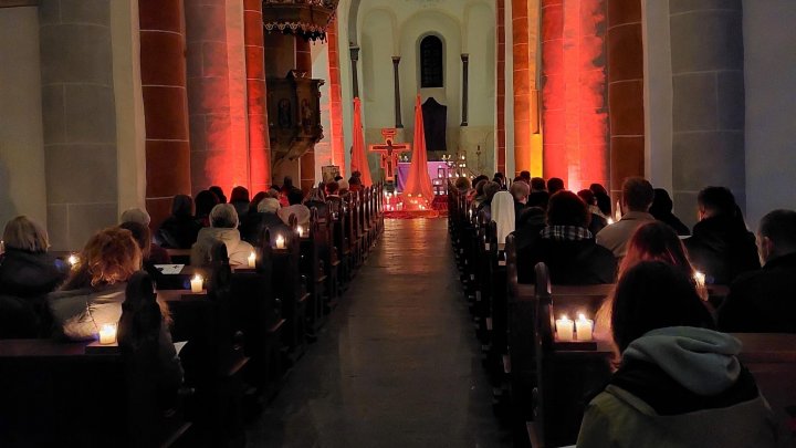 Beim letzten Taizé-Gebet kamen viele Besucher in die St. Clemens-Kirche nach Drolshagen.