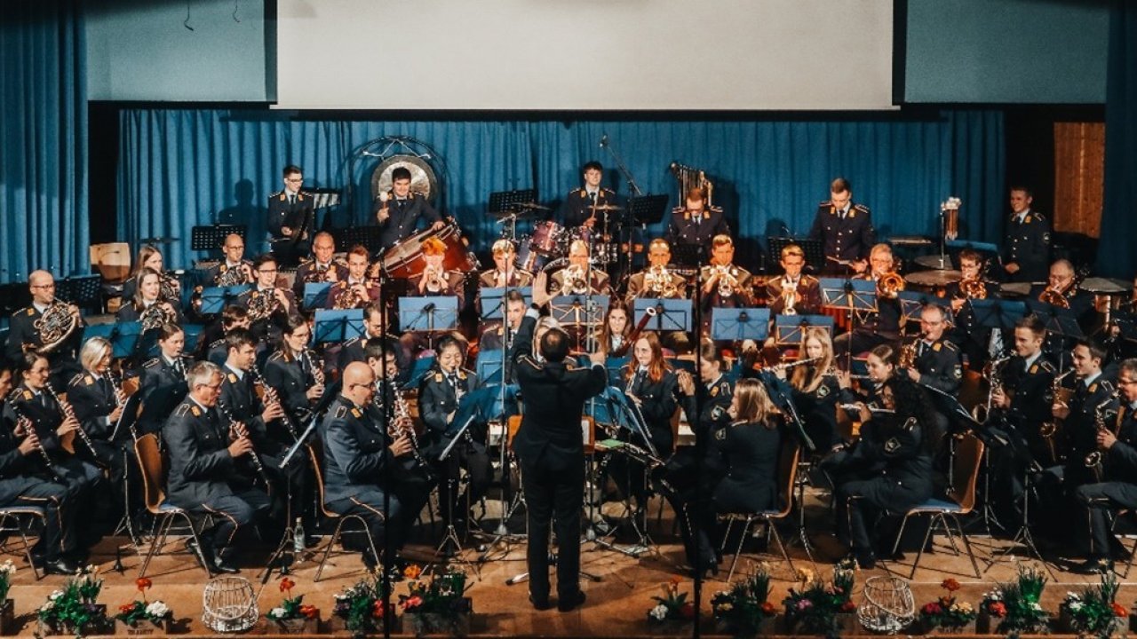 Der Musikverein Gerlingen präsentierte ein abwechslungsreiches Konzertproramm in der Aula der Gesamtschule Wenden. von Larissa Solbach