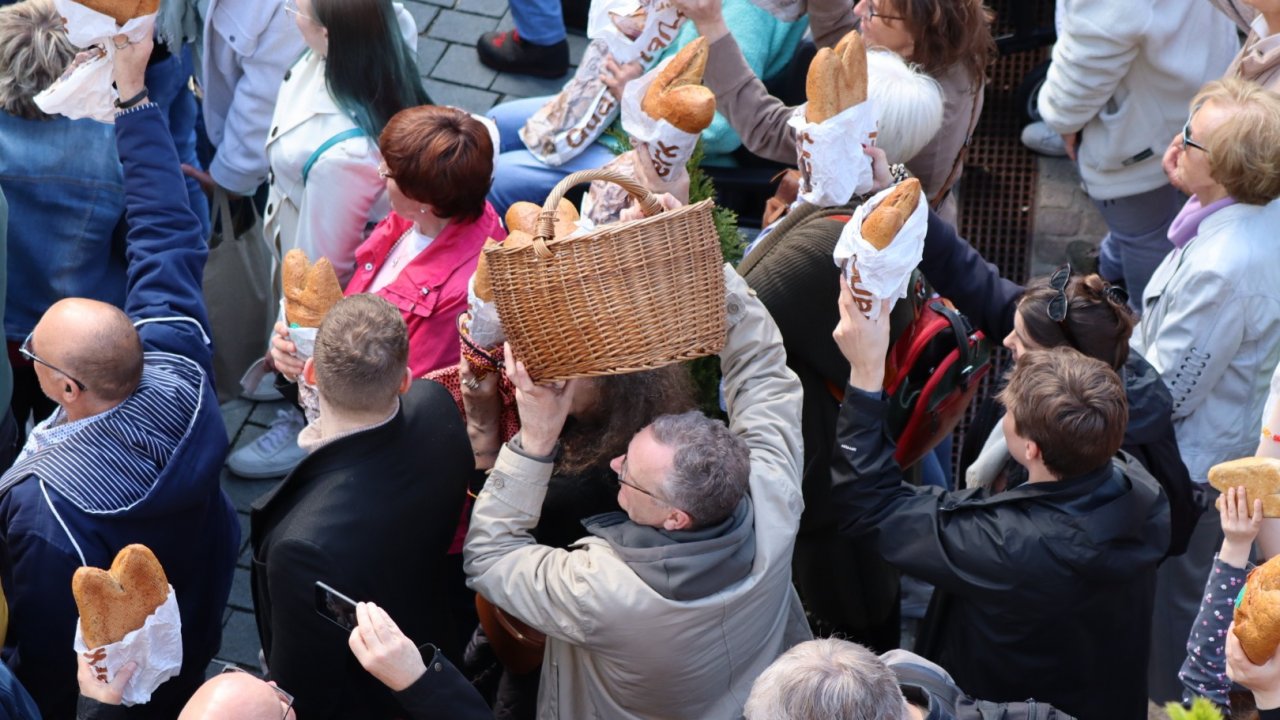 Impressionen vom Osterbrauchtum in Attendorn am Karsamstag. von Mona Pospischil
