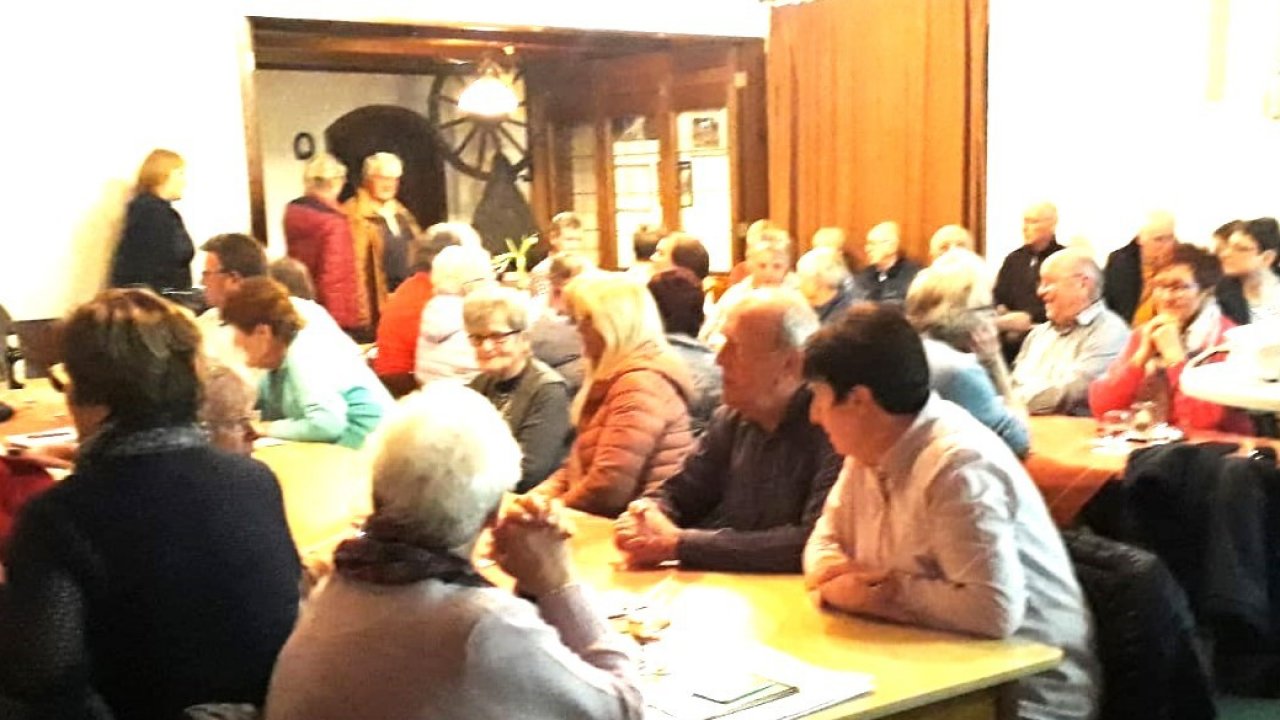 Fast 80 Interessierte nahmen an der Infoveranstaltung des VdK Wenden rund um das Thema Pflege bei „Bützers“ in Schönau teil. von privat